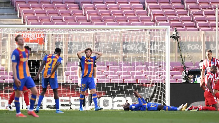 BARCELONA, SPAIN - MAY 08: Ousmane Dembele of FC Barcelona reacts after missing a shot during the La Liga Santander match between FC Barcelona and Atletico de Madrid at Camp Nou on May 08, 2021 in Barcelona, Spain. Sporting stadiums around Spain remain under strict restrictions due to the Coronavirus Pandemic as Government social distancing laws prohibit fans inside venues resulting in games being played behind closed doors. (Photo by David Ramos/Getty Images) BARCELONA, SPAIN - MAY 08: Ousmane Dembele of FC Barcelona reacts after missing a shot during the La Liga Santander match between FC Barcelona and Atletico de Madrid at Camp Nou on May 08, 2021 in Barcelona, Spain. Sporting stadiums around Spain remain under strict restrictions due to the Coronavirus Pandemic as Government social distancing laws prohibit fans inside venues resulting in games being played behind closed doors. (Photo by David Ramos/Getty Images)