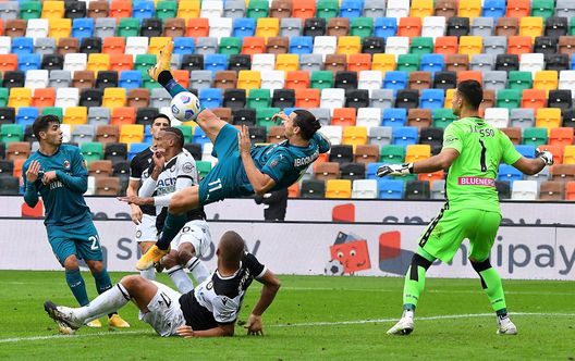 Udinese-Milan 1-2, stagione 2020-2021. Ibrahimovic, in rovesciata, segna il gol-vittoria nei minuti finali (getty images) Udinese-Milan 1-2, stagione 2020-2021. Ibrahimovic, in rovesciata, segna il gol-vittoria nei minuti finali (getty images)