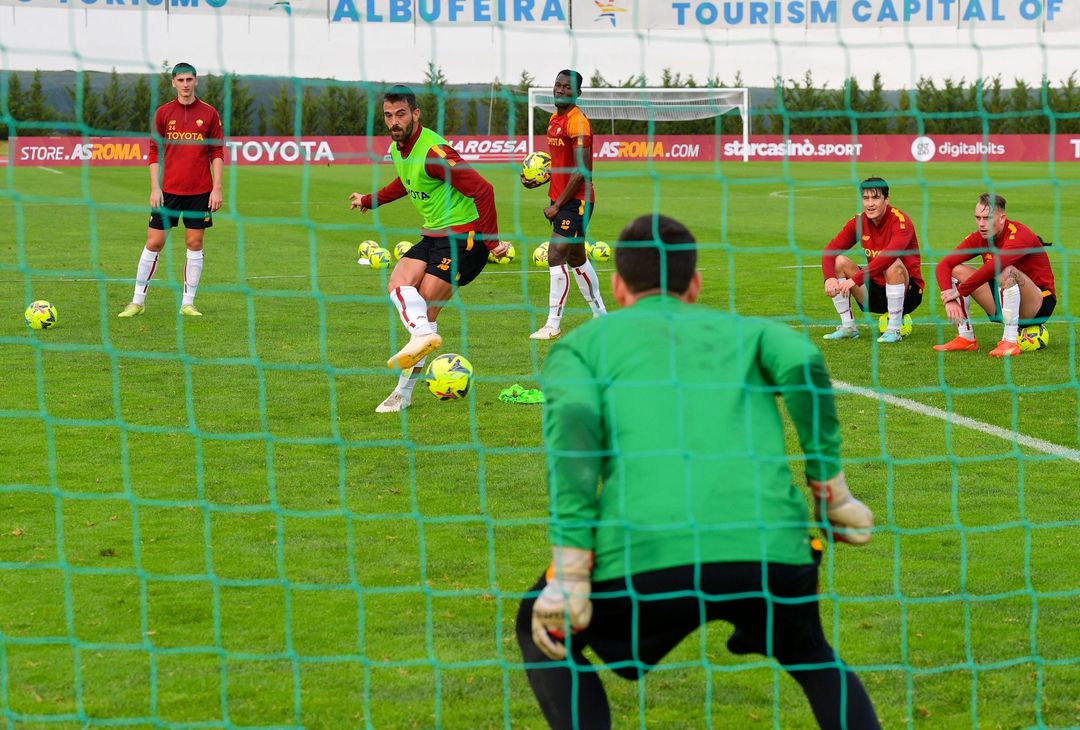 Roma, c’è Wijnaldum in gruppo. E torna anche Rui Patricio – FOTO GALLERY - immagine 94