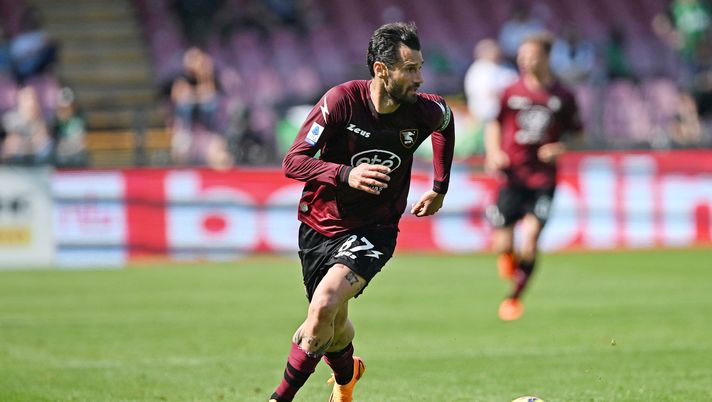 SALERNO, ITALY - APRIL 22: Antonio Candreva of Salernitana during the Serie A match between Salernitana and US Sassuolo at Stadio Arechi on April 22, 2023 in Salerno, Italy. (Photo by Francesco Pecoraro/Getty Images) candreva