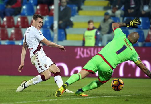 CROTONE, ITALY - NOVEMBER 20: Andrea Belotti of Torino scores his team's opening goal during the Serie A match between FC Crotone and FC Torino at Stadio Comunale Ezio Scida on November 20, 2016 in Crotone, Italy. (Photo by Maurizio Lagana/Getty Images) CROTONE, ITALY - NOVEMBER 20: Andrea Belotti of Torino scores his team's opening goal during the Serie A match between FC Crotone and FC Torino at Stadio Comunale Ezio Scida on November 20, 2016 in Crotone, Italy. (Photo by Maurizio Lagana/Getty Images)