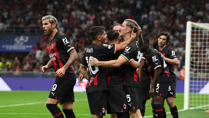 MILAN, ITALY - SEPTEMBER 14: Alexis Saelemaekers of AC Milan celebrates with team-mates after scoring the goal during the UEFA Champions League group E match between AC Milan and Dinamo Zagreb at Giuseppe Meazza Stadium on September 14, 2022 in Milan, Italy. (Photo by Claudio Villa/AC Milan via Getty Images) Milan, tris alla Dinamo Zagabria e vittoria di platino - immagine 1