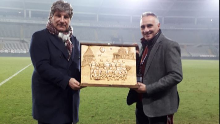 Mario Fabbri, lo scultore granata: “Così ho portato al Fila la mia passione” Mario Fabbri, lo scultore granata: “Così ho portato al Fila la mia passione”