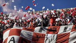 Un riflesso granata sulle acque argentine del River Plate