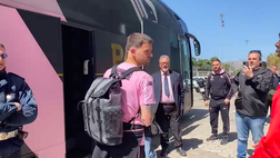 VIDEO Parma-Palermo, squadra in partenza: i rosanero lasciano il “Renzo Barbera”