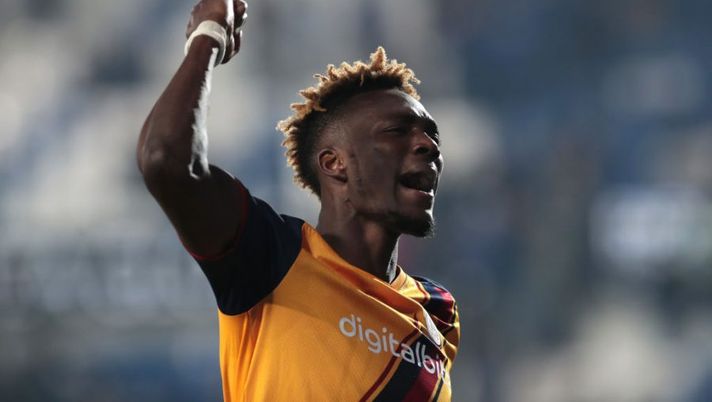 BERGAMO, ITALY - DECEMBER 18: Tammy Abraham of AS Roma celebrates at the final whistle during the Serie A match between Atalanta BC and AS Roma at Gewiss Stadium on December 18, 2021 in Bergamo, Italy. (Photo by Emilio Andreoli/Getty Images) ATTACCO – Tutti gli attaccanti per la 28ma giornata al fantacalcio: chi mettere, fascia per fascia- immagine 1