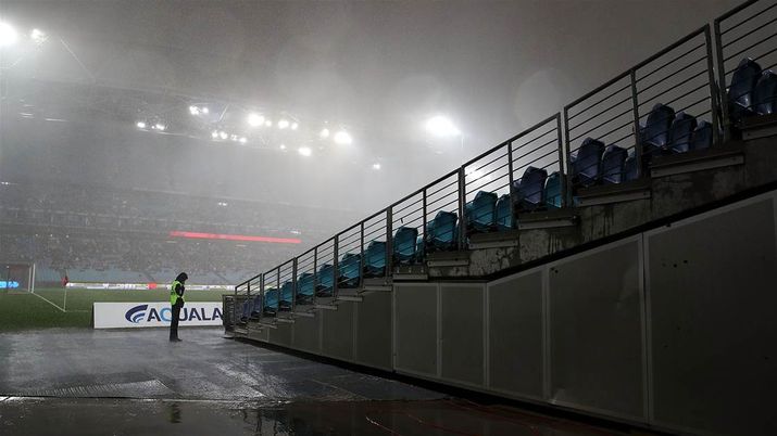 Sydney costretta dalla pioggia torrenziale a rinviare il suo derby Sydney costretta dalla pioggia torrenziale a rinviare il suo derby