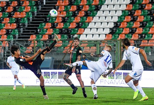 VENICE, ITALY - JULY 03: Youssef Maleh of Venezia FC battles for possession with Amato Ciciretti of Empoli FC during the Serie B match between Venezia FC and FC Empoli at Stadio Pier Luigi Penzo on July 03, 2020 in Venice, Italy. (Photo by Getty Images/Getty Images for Lega Serie B) VENICE, ITALY - JULY 03: Youssef Maleh of Venezia FC battles for possession with Amato Ciciretti of Empoli FC during the Serie B match between Venezia FC and FC Empoli at Stadio Pier Luigi Penzo on July 03, 2020 in Venice, Italy. (Photo by Getty Images/Getty Images for Lega Serie B)