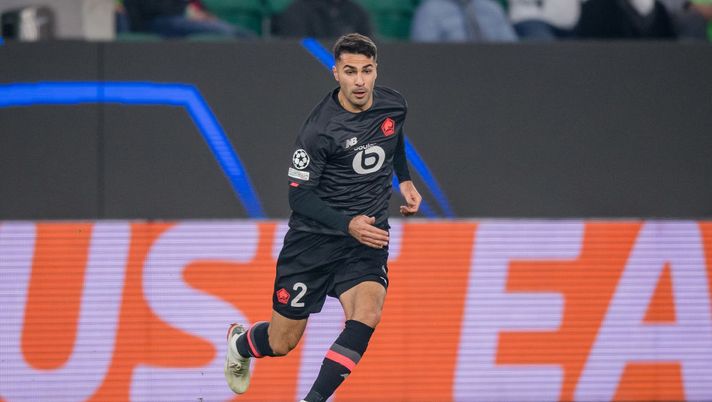WOLFSBURG, GERMANY - DECEMBER 08: Mehmet Zeki Celik of Lille in action during the UEFA Champions League group G match between VfL Wolfsburg and Lille OSC at Volkswagen Arena on December 08, 2021 in Wolfsburg, Germany. (Photo by Thomas Eisenhuth/Getty Images) Roma, è arrivato Celik: ora le visite! Gazzetta: “Farà di tutto per cambiare le gerarchie” - immagine 1