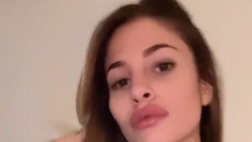 VIDEO / Chiara Nasti si tiene in forma correndo. Dècolleté super per lady Zaccagni