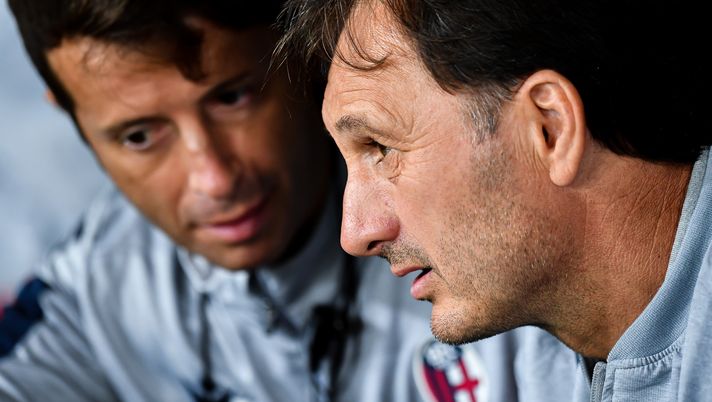 GENOA, ITALY - SEPTEMBER 25: Miroslav Tanjga vice-coach of Bologna (right) talks with his assistant Emilio De Leo before the Serie A match between Genoa CFC and Bologna FC at Stadio Luigi Ferraris on September 25, 2019 in Genoa, Italy. (Photo by Paolo Rattini/Getty Images)  GENOA, ITALY - SEPTEMBER 25: Miroslav Tanjga vice-coach of Bologna (right) talks with his assistant Emilio De Leo before the Serie A match between Genoa CFC and Bologna FC at Stadio Luigi Ferraris on September 25, 2019 in Genoa, Italy. (Photo by Paolo Rattini/Getty Images)