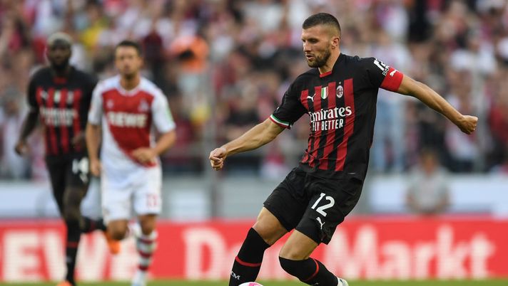 COLOGNE, GERMANY - JULY 16: Ante Rebic of AC Milan controls the ball during the FC Koeln v AC Milan game at RheinEnergieStadion on July 16, 2022 in Cologne, Germany. (Photo by Frederic Scheidemann/Getty Images) Gazzetta: “Rebic convince come centravanti, ecco come cambia il gioco di Leao” - immagine 1