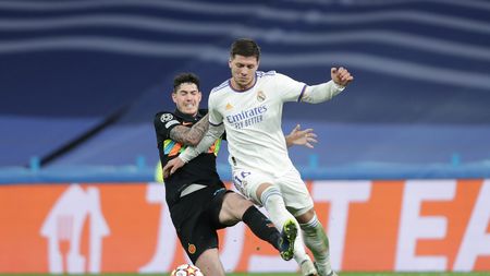 MADRID, SPAIN - DECEMBER 07: Alessandro Bastoni FC Internazionale Milano tackles Luka Jovic (R) of Real Madrid CF during the UEFA Champions League group D match between Real Madrid and FC Internazionaleat Estadio Santiago Bernabeu on December 07, 2021 in Madrid, Spain. (Photo by Gonzalo Arroyo Moreno/Getty Images) Jovic