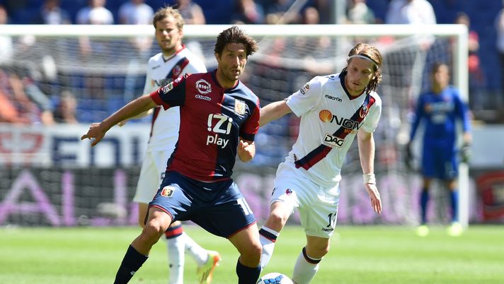 GENOA, ITALY - MAY 04:  Giuseppe Sculli (L) of Genoa CFC is challenged by Cesare Natali of Bologna FC during the Serie A match between Genoa CFC and Bologna FC at Stadio Luigi Ferraris on May 4, 2014 in Genoa, Italy.  (Photo by Valerio Pennicino/Getty Images) 
