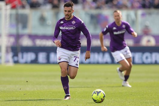FLORENCE, ITALY - APRIL 08: Josip Brekalo of ACF Fiorentina in action during the Serie A match between ACF Fiorentina and Spezia Calcio at Stadio Artemio Franchi on April 8, 2023 in Florence, Italy. (Photo by Gabriele Maltinti/Getty Images) Brekalo verso la convocazione. Bonaventura, niente miracolo e spazio a Barak- immagine 2