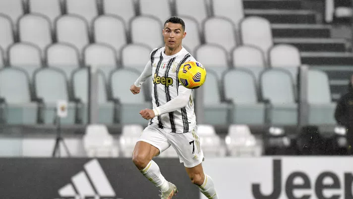 TURIN, ITALY - FEBRUARY 06: Cristiano Ronaldo of Juventus controls the ball during the Serie A match between Juventus  and AS Roma at Allianz Stadium on February 06, 2021 in Turin, Italy. Sporting stadiums around Italy remain under strict restrictions due to the Coronavirus Pandemic as Government social distancing laws prohibit fans inside venues resulting in games being played behind closed doors. (Photo by Filippo Alfero - Juventus FC/Juventus FC via Getty Images)