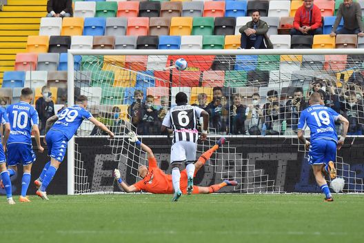 Silvestri tocca ma non basta Pinamonti fa 2-1