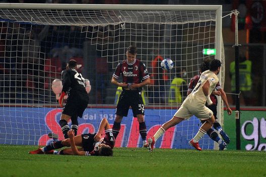 Calabria segna il gol del 2-0 al Bologna. Calabria segna il gol del 2-0 al Bologna.