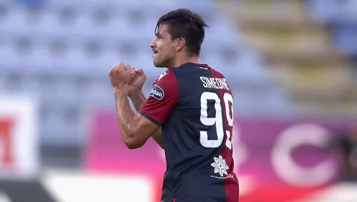 CAGLIARI, ITALY - JUNE 27:  Giovanni Simeone of Cagliari celebrates his goal (2-0) during the Serie A match between Cagliari Calcio and  Torino FC at Sardegna Arena on June 27, 2020 in Cagliari, Italy.  (Photo by Enrico Locci/Getty Images)