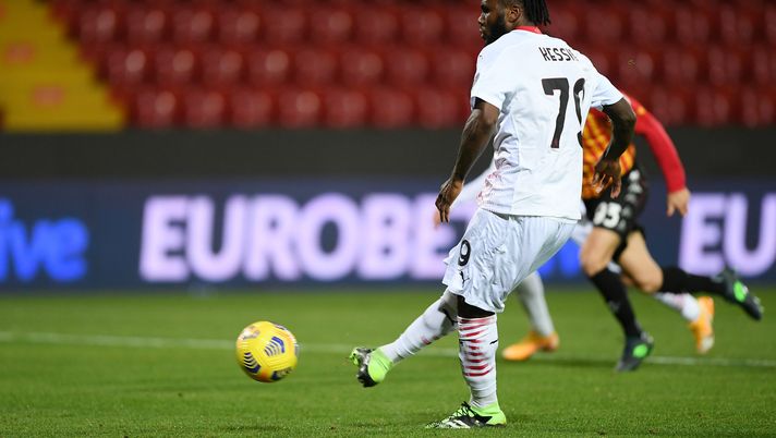 BENEVENTO, ITALY - JANUARY 03: Franck Kessie of AC Milan scores their sides first goal from the penalty spot during the Serie A match between Benevento Calcio and AC Milan at Stadio Ciro Vigorito on January 03, 2021 in Benevento, Italy. Sporting stadiums around Italy remain under strict restrictions due to the Coronavirus Pandemic as Government social distancing laws prohibit fans inside venues resulting in games being played behind closed doors. (Photo by Francesco Pecoraro/Getty Images) BENEVENTO, ITALY - JANUARY 03: Franck Kessie of AC Milan scores their sides first goal from the penalty spot during the Serie A match between Benevento Calcio and AC Milan at Stadio Ciro Vigorito on January 03, 2021 in Benevento, Italy. Sporting stadiums around Italy remain under strict restrictions due to the Coronavirus Pandemic as Government social distancing laws prohibit fans inside venues resulting in games being played behind closed doors. (Photo by Francesco Pecoraro/Getty Images)