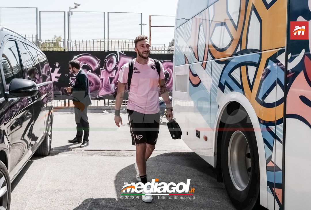 FOTO Frosinone-Palermo, i rosanero in partenza dallo stadio “Renzo Barbera” (Gallery) - immagine 23