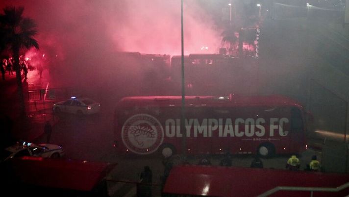 Lacrimogeni e tensione nell'immediata vigilia del derby di Atene Lacrimogeni e tensione nell'immediata vigilia del derby di Atene