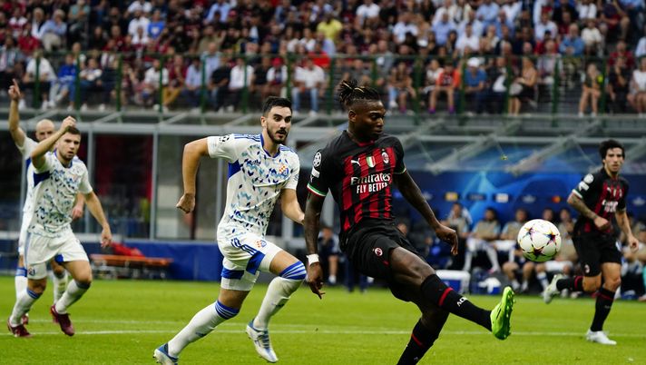 MILAN, ITALY - SEPTEMBER 14: Rafael Leão of AC Milan kicks the ball during the UEFA Champions League group E match between AC Milan and Dinamo Zagreb at Giuseppe Meazza Stadium on September 14, 2022 in Milan, Italy. (Photo by Pier Marco Tacca/AC Milan via Getty Images)