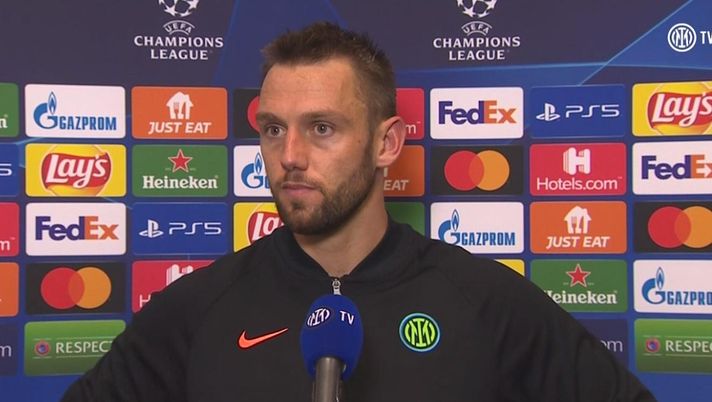 Inter-Sheriff, De Vrij: “Ho ringraziato Dumfries per l’assist. Ora testa alla Juve” Inter-Sheriff, De Vrij: “Ho ringraziato Dumfries per l’assist. Ora testa alla Juve” - immagine 1