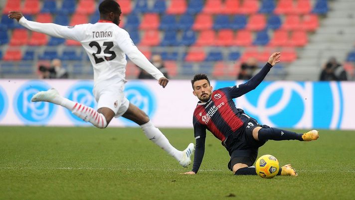 Nicola Sansone del Bologna FC e Flkayo Tomori dell'AC Milan (Getty Images) 