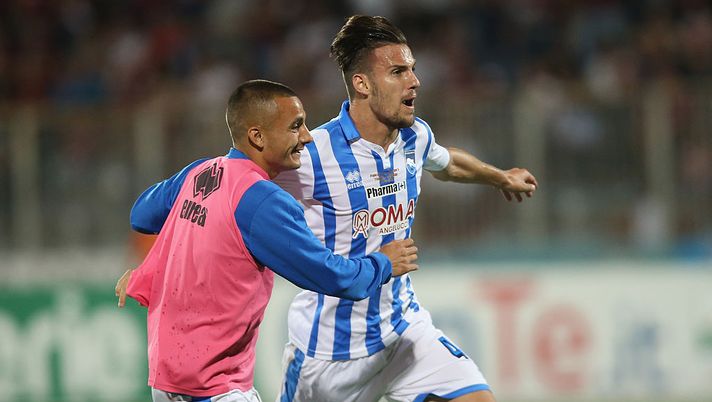 TRAPANI, ITALY - JUNE 09:  Valerio Verre of Pescara celebrates the equalizing goal during the Serie B match between Trapani Calcio and Pescara Calcio at Stadio Provinciale on June 9, 2016 in Trapani, Italy.  (Photo by Maurizio Lagana/Getty Images) 