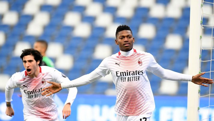 Rafael Leao AC Milan esulta per il gol contro il Sassuolo (Getty Images) 