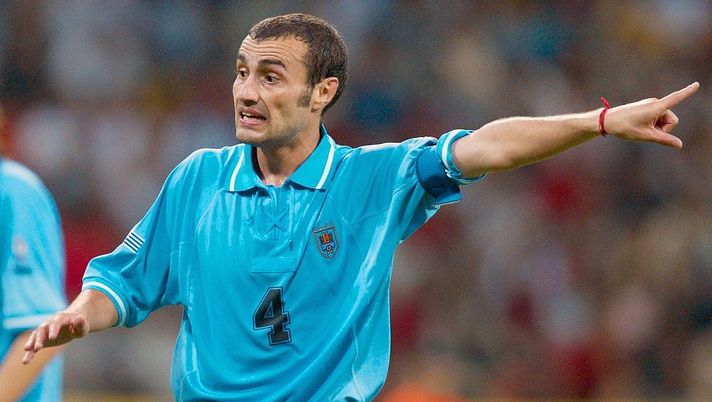 BUSAN, SOUTH KOREA - JUNE 06:  WM 2002 in JAPAN und KOREA, Busan; GRUPPE A/FRANKREICH -URUGUAY (FRA - URU) 0:0; Paolo MONTERO/URU  (Photo by Andreas Rentz/Bongarts/Getty Images) 