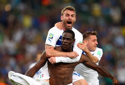 Balotelli e De Rossi (Photo by Ronald Martinez/Getty Images) Balotelli e De Rossi (Photo by Ronald Martinez/Getty Images)