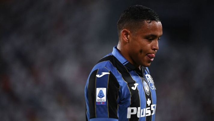 Atalanta's Colombian forward Luis Muriel looks on during the friendly football match Juventus vs Atalanta at the Allianz Stadium in Turin on August 14, 2021 . (Photo by MARCO BERTORELLO / AFP) (Photo by MARCO BERTORELLO/AFP via Getty Images) Muriel, la Gazzetta: “Si è allenato e può essere convocato, Gasp valuta se rischiarlo” - immagine 1
