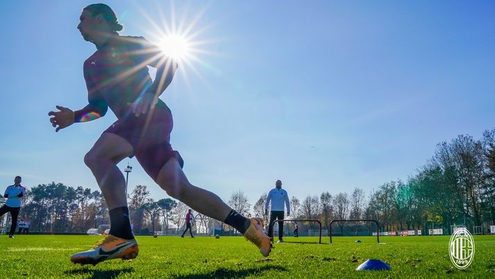 Zlatan Ibrahimovic, attaccante dell'AC Milan in allenamento (acmilan.com) Zlatan Ibrahimovic, attaccante dell'AC Milan in allenamento (acmilan.com)