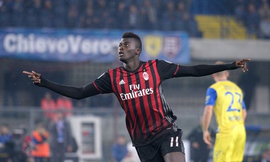 Niang con la maglia del Milan Niang con la maglia del Milan