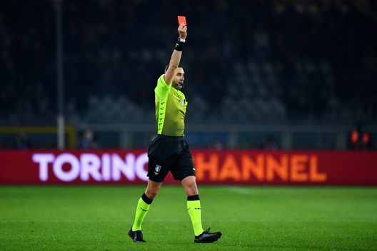 TURIN, ITALY - DECEMBER 02: Referee Andrea Colombo shows a red card to Wilfried Singo of Torino FC after referring to VAR during the Serie A match between Torino FC and Empoli FC at Stadio Olimpico di Torino on December 02, 2021 in Turin, Italy. (Photo by Valerio Pennicino/Getty Images)