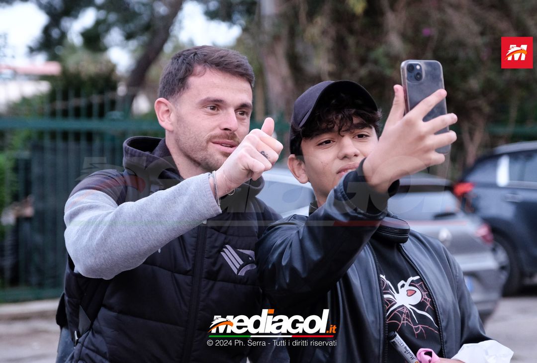 FOTO PALERMO: il Palermo si raduna al parcheggio dell’Ippodromo (GALLERY) - immagine 44