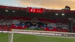 Tifosi Gijon allo stadio per il derby asturiano: transenna abbattuta e schermaglie con la Polizia