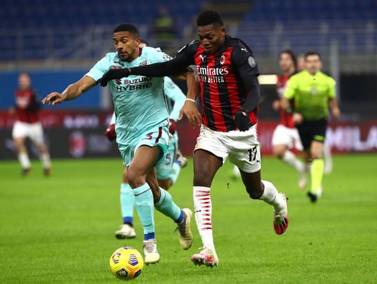 MILAN, ITALY - JANUARY 09: Rafael Leao of AC Milan is challenged by Bremer of Torino during the Serie A match between AC Milan and Torino FC at Stadio Giuseppe Meazza on January 09, 2021 in Milan, Italy. Sporting stadiums around Italy remain under strict restrictions due to the Coronavirus Pandemic as Government social distancing laws prohibit fans inside venues resulting in games being played behind closed doors. (Photo by Marco Luzzani/Getty Images) Toro, attento a Leao: quest’anno sta facendo volare il Milan- immagine 2