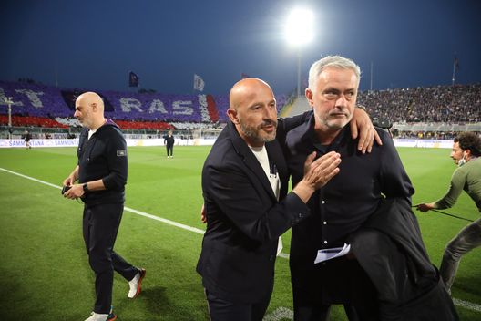 GERMOGLI PH: 09 MAGGIO 2022 FIRENZE STADIO ARTEMIO FRANCHI PARTITA CAMPIONATO SERIE A 2021 2022 FIORENTINA VS ROMA NELLA FOTO MOURINHO VINCENZO ITALIANO © FOTOCRONACHE GERMOGLI Dany Mota
