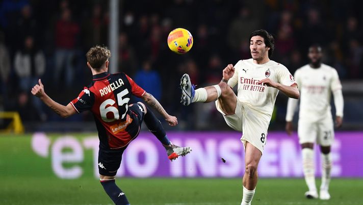 GENOA, ITALY - DECEMBER 01: Sandro Tonali of AC Milan competes for the ball with Nicolo Rovella of Genoa CFC during the Serie A match between Genoa CFC v AC Milan at Stadio Luigi Ferraris on December 01, 2021 in Genoa, Italy. (Photo by Claudio Villa/AC Milan via Getty Images) Genoa Milan Tonali Rovella