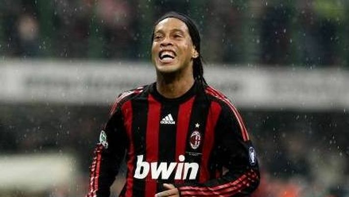 PAZZESCO – Ronaldinho detta 10 condizioni folli per accettare il trasferimento - immagine 1