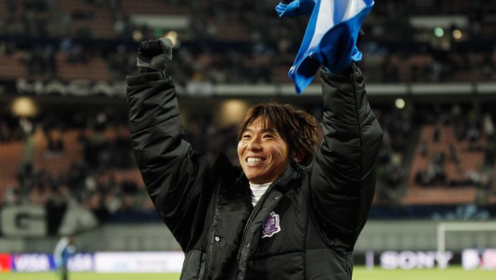 TOYOTA, JAPAN - DECEMBER 12: Hisato Sato of Hiroshima salute their fans during after the FIFA Club World Cup 5th Place Match match between Ulsan Hyundai and Sanfrecce Hiroshima at Toyota Stadium on December 12, 2012 in Toyota, Japan. (Photo by Lintao Zhang/Getty Images) TOYOTA, JAPAN - DECEMBER 12: Hisato Sato of Hiroshima salute their fans during after the FIFA Club World Cup 5th Place Match match between Ulsan Hyundai and Sanfrecce Hiroshima at Toyota Stadium on December 12, 2012 in Toyota, Japan. (Photo by Lintao Zhang/Getty Images)