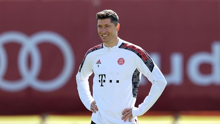 MUNICH, GERMANY - APRIL 11: Robert Lewandowski of FC Bayern München looks on during a training session at Saebener Strasse training ground on April 11, 2022 in Munich, Germany. FC Bayern will face Villarreal CF in the UEFA Champions League quarterfinal second leg match on April 12, 2022. (Photo by Alexander Hassenstein/Getty Images) LEWANDOWSKI A SABENERSTRASSE