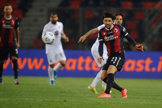BOLOGNA, ITALY - APRIL 21: Roberto Soriano of Bologna FC in action during the Serie A match between Bologna FC and Torino FC at Stadio Renato Dall'Ara on April 21, 2021 in Bologna, Italy. (Photo by Mario Carlini / Iguana Press/Getty Images) BOLOGNA, ITALY - APRIL 21: Roberto Soriano of Bologna FC in action during the Serie A match between Bologna FC and Torino FC at Stadio Renato Dall'Ara on April 21, 2021 in Bologna, Italy. (Photo by Mario Carlini / Iguana Press/Getty Images)