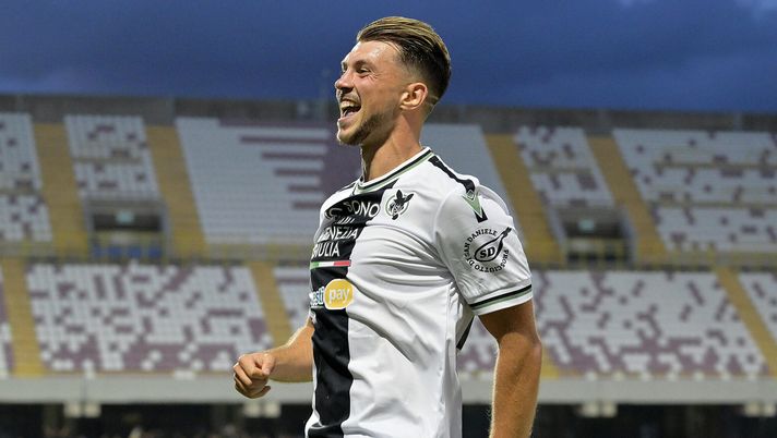 SALERNO, ITALY - AUGUST 28: Lazar Samardzic of Udinese Calcio celebrates after scoring the 0-1 goal during the Serie A TIM match between US Salernitana and Udinese Calcio at Stadio Arechi on August 28, 2023 in Salerno, Italy. (Photo by Francesco Pecoraro/Getty Images) samardzic napoli