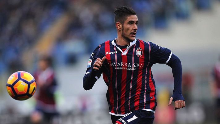 ROME, ITALY - JANUARY 08:  Diego Falcinelli of FC Crotone in action during the Serie A match between SS Lazio and FC Crotone at Stadio Olimpico on January 8, 2017 in Rome, Italy.  (Photo by Paolo Bruno/Getty Images) 