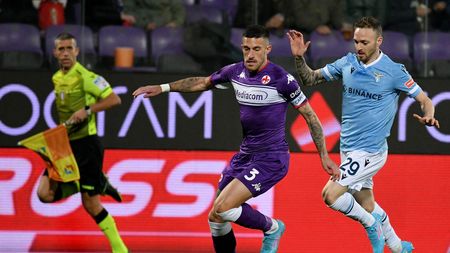 FLORENCE, ITALY - FEBRUARY 05: Manuel Lazzari fo SS Lazio compete for the ball with Cristiano Biraghi of ACF Fiorentina during the Serie A match between ACF Fiorentina and SS Lazio at Stadio Artemio Franchi on February 05, 2022 in Florence, Italy. (Photo by Marco Rosi - SS Lazio/Getty Images) FLORENCE, ITALY - FEBRUARY 05: Manuel Lazzari fo SS Lazio compete for the ball with Cristiano Biraghi of ACF Fiorentina during the Serie A match between ACF Fiorentina and SS Lazio at Stadio Artemio Franchi on February 05, 2022 in Florence, Italy. (Photo by Marco Rosi - SS Lazio/Getty Images)