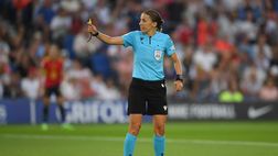 Qatar, muro abbattuto: chi è Stephanie Frappart, arbitro di Costa Rica-Germania